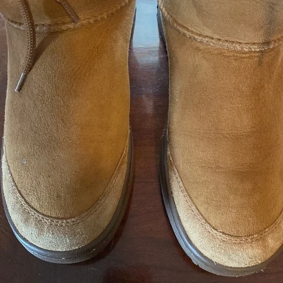 🦊Ugg great condition. Perfect and durable winter boot. Comfortable to wear. - Picture 3 of 11